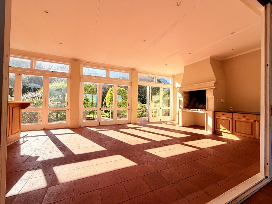 4 Bedroom Property for Sale in Voelklip Western Cape